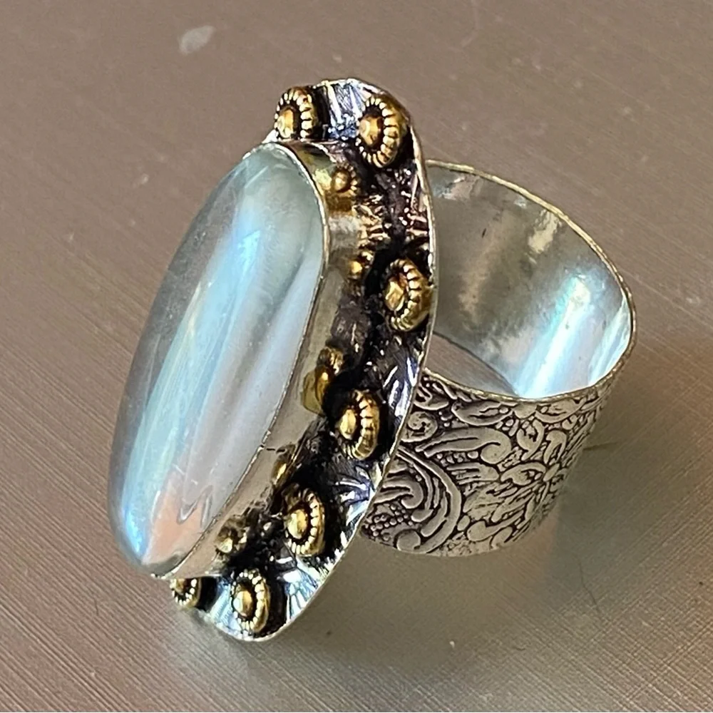 Clear “topaz” Two Toned Ring - Picture 10 of 13